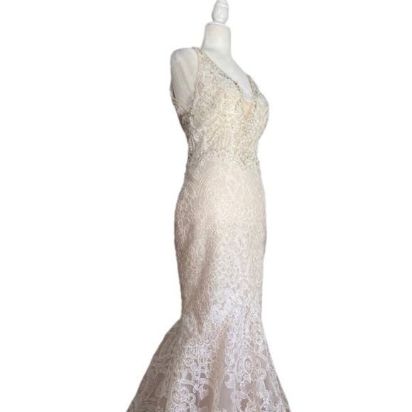 Badgley Mischka Cindy Bridal Wedding Gown - Picture 7 of 16